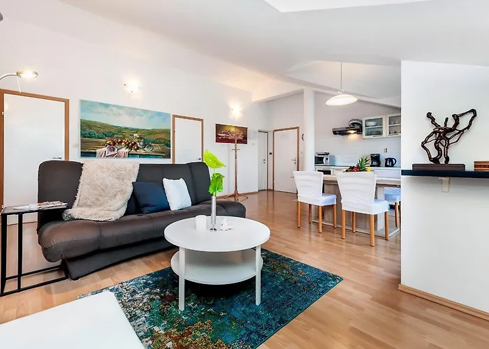 Marija 아파트 로비니